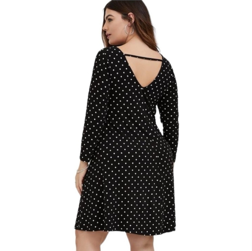 Torrid women's 00 (US medium size 10) jersey trapeze flowy polka dot knit dress